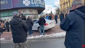 Identifikovan čovjek koji je u Sarajevu krenuo na učesnike protesta: Oduzeta droga