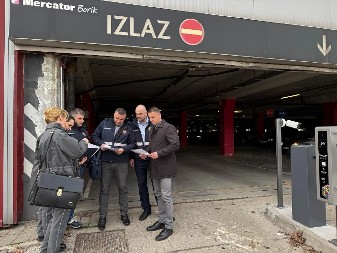 Merkator bez ugovora naplaćivao parking? Grad zabranio dalju naplatu