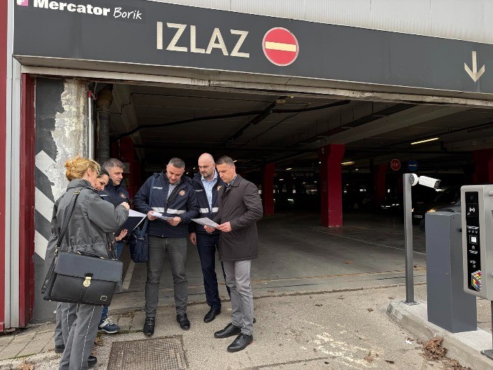 Merkator bez ugovora naplaćivao parking? Grad zabranio dalju naplatu