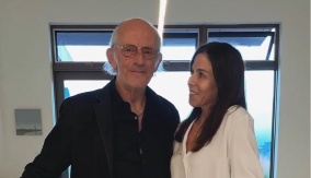 Peti brak kao kruna života: Kristofer Lojd ne krije koliko je zaljubljen u 32 godine mlađu suprugu