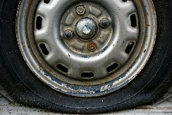 Da li je vožnja sa niskim pritiskom guma opasna