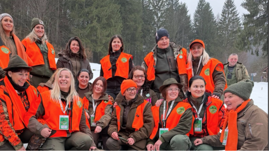 Damski lov sve popularniji u RS: Žene proteklog vikenda uživale u hajci na vuka (FOTO/VIDEO)