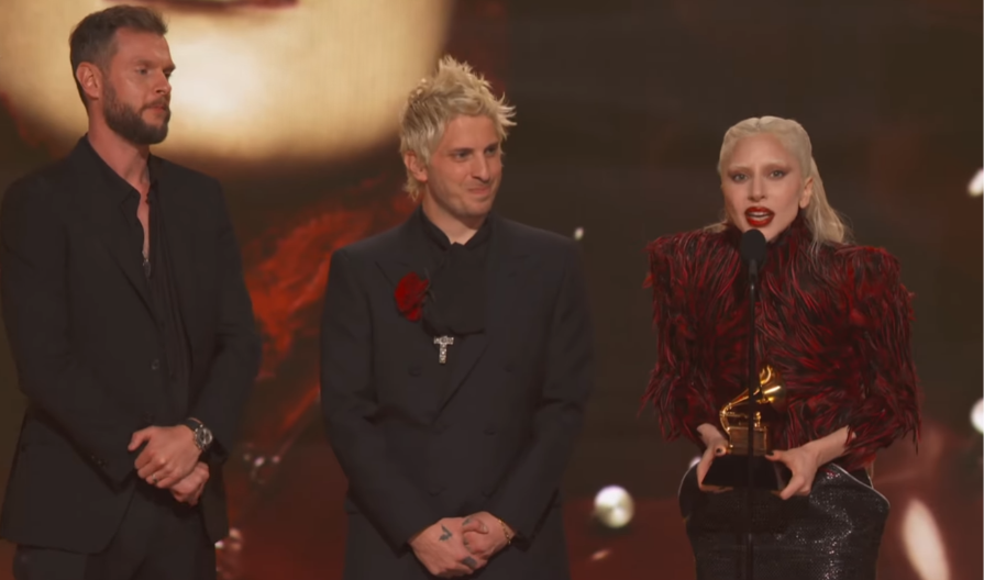 Skandal na dodjeli Gremija: Umjetnica pozvala pokojnog pjevača da izađe na binu