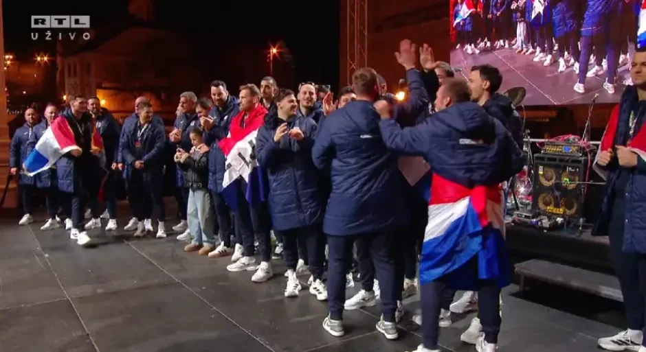 Zagrebom vijore zastave HOS-a, Thompson otpjevao zabranjenu pjesmu (VIDEO)