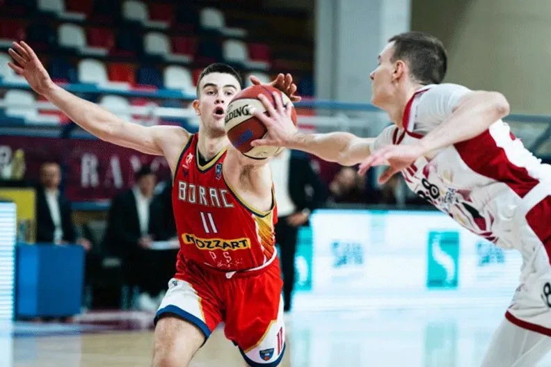 Srpski košarkaš teško povrijeđen: Glavom udario u zid (FOTO)