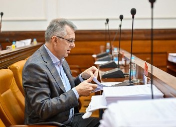 Radojičić o platama: "Neracionalne republičke odluke dovele do problema u vrtićima"