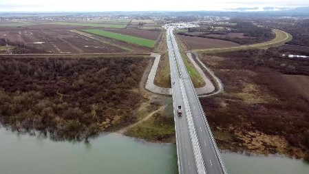 Na novom graničnom prelazu u Gradišci ustaški simbol ugrađen u temelje mosta (VIDEO)