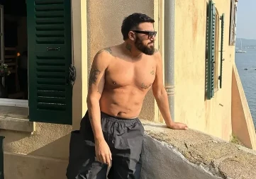 Azis ugradio silikone u grudi: Oglasio se iz bolničkog kreveta (FOTO)