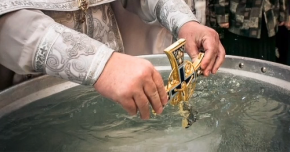 Šokantno otkriće oca Predraga: Evo kod koga sveta vodica može da se pokvari