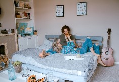 Ovo su jednostavni trikovi za veći užitak u krevetu sa partnerom