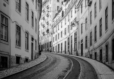 Tramvaj bez šina vozi samo politički interes