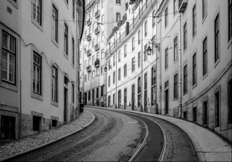 Tramvaj bez šina vozi samo politički interes