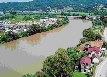 Policajci spasili muškarca iz rijeke Bosne