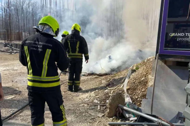 Gorio stan u Banjaluci, jedna osoba povrijeđena (FOTO)