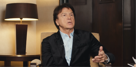 Oglasio se Zdravko Čolić nakon što je bačena bomba na njegovu kuću