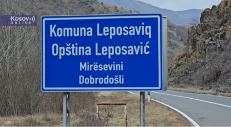 Uklonjene table sa ćiriličnim natpisima u Leposaviću i Zvečanu