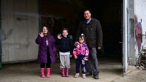 Pomoć za porodicu Malić iz Pribinića: Samohranom ocu potreban novac za privatni posao, kako bi brinuo o kćerkama