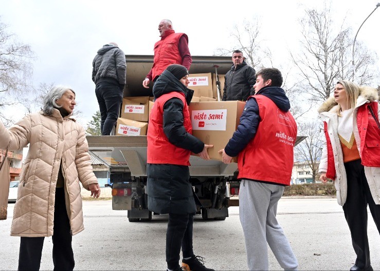Pomoć za povratnike stigla i u Drvar i Bos. Petrovac 