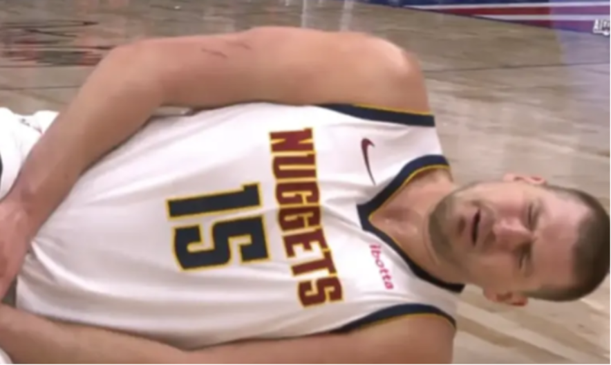 Jedan od najboljih košarkaša svijeta uhvatio Jokića za "onu stvar", Nikola nije mogao da vjeruje (VIDEO)