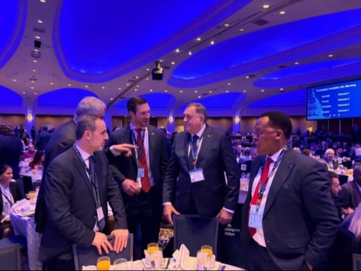 Dodik: Velika mi je čast što prisustvujem Molitvenom doručku (FOTO)