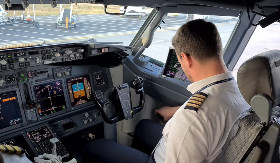 Vožnja avionom u ekstremnim uslovima može zadesiti svakoga: Šta kad grom udari u avion?