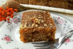 Kolač koji su obožavali Tito i Jovanka: Pravi se bez miksera, a sočniji je nego što mislite