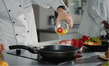 Greška koju mnogi prave u kuhinji: Zašto nikada ne treba sipati ulje u hladan tiganj?