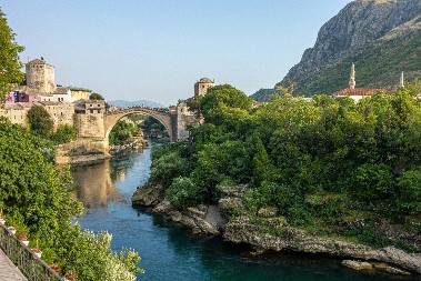 U Mostaru osvanuo grafit sa govorom mržnje