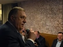 Dodik zapjevao: SNSD proslavlja pobjedu Siniše Karana (VIDEO)