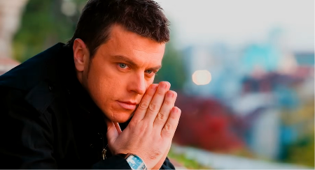 Boris Režak otkriva kako je brat od njega napravio boljeg čoveka: Malo ko zna da mu je i otac živa legenda, noći provodio s Tomom Zdravkovićem