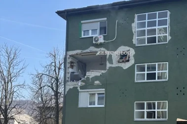 Policija o eksploziji: Teško povrijeđeni supružnici, izbijeni zidovi s obje strane zgrade