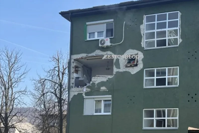 Policija o eksploziji: Teško povrijeđeni supružnici, izbijeni zidovi s obje strane zgrade