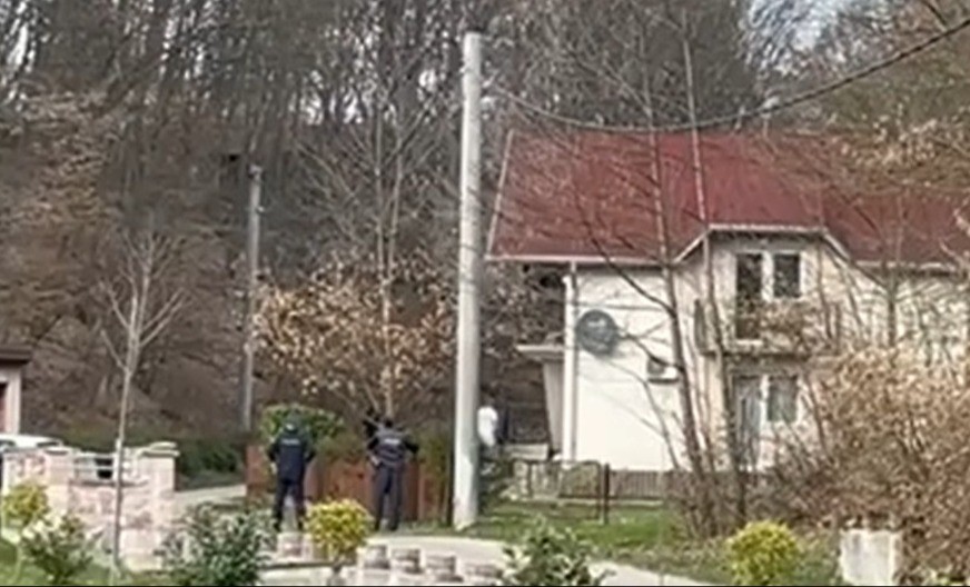 Jezivi prizori kod Laktaša: Dva tijela pronađena u garaži 