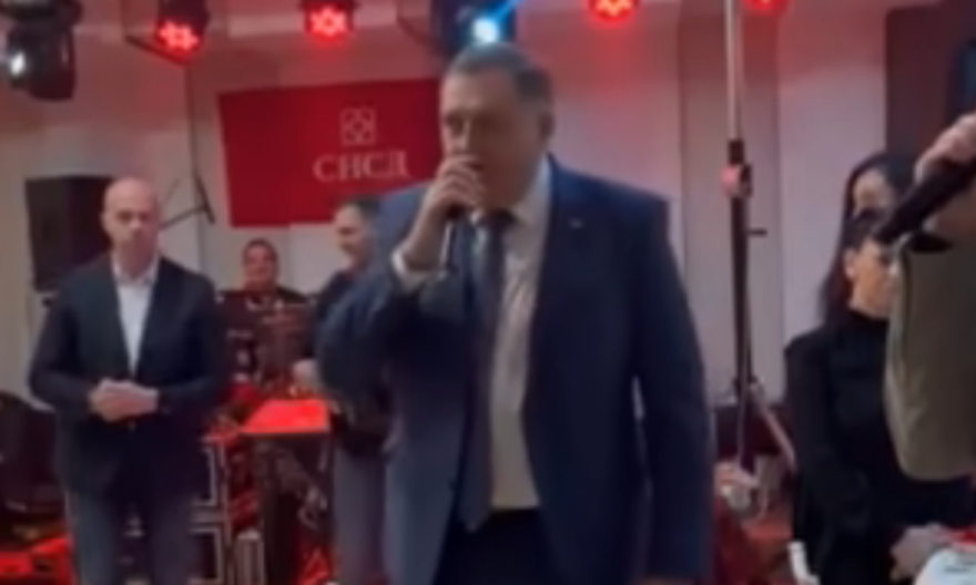 Dodik ponovo zapjevao: Na repertoaru poznati hit Miroslava Ilića (VIDEO)