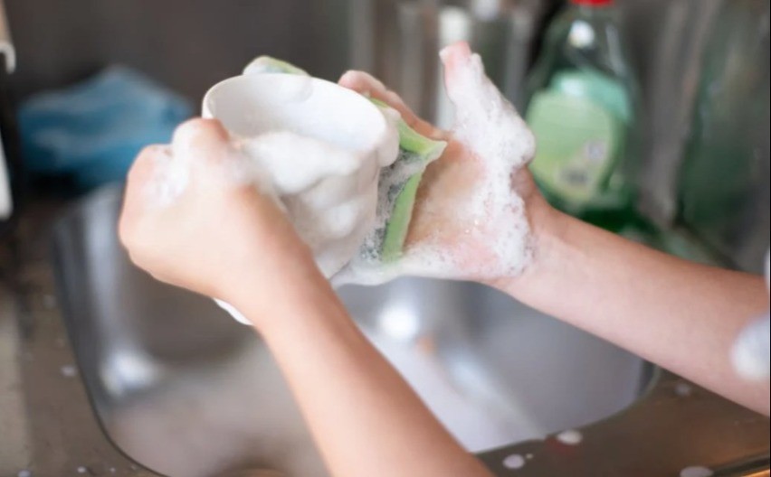 Pet stvari koje ne smijete prati deterdžentom za suđe