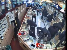 Filmska pljačka zlatare: Lopovi za 70 sekundi ukrali nakit vrijedan 1,7 miliona dolara (VIDEO)