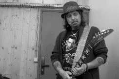 Preminuo slavni roker: Gitarista "Motorheda" izgubio životnu bitku