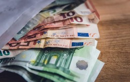 Predstavljao se kao vojnik: Muškarac prevario penzionerku, pa joj uzeo više od 50.000 evra