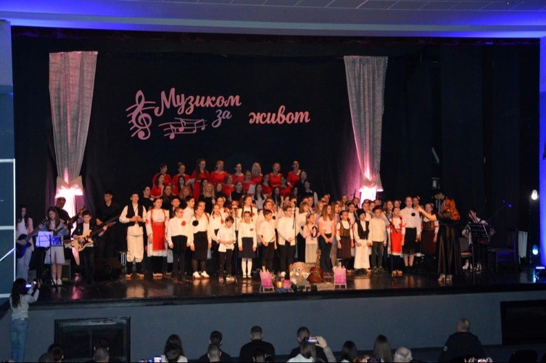 Gradiška stala uz svoju sugrađanku: Elena Bruić dobila veliku podršku za liječenje