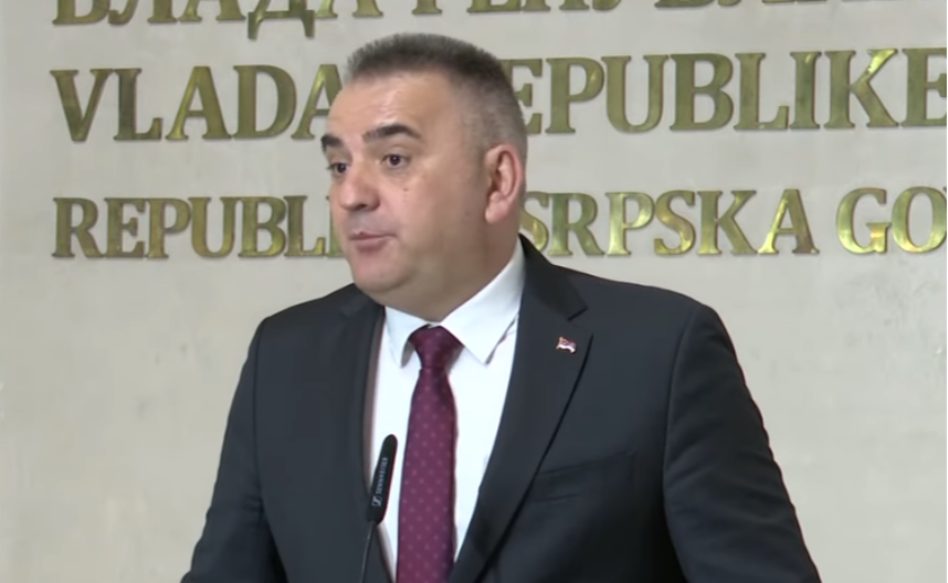 Reakcije na pad Vlade: Zvanično smo dobili premijera - Savu Bumeranga! (FOTO/VIDEO)