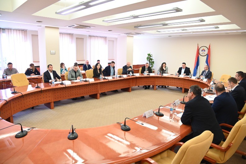 NSRS sutra o zabrani ustaških i fašističkih simbola: Na dnevnom redu i „povratak“ tri zakona