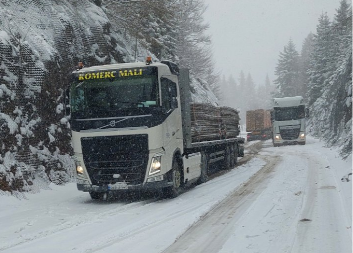 Vozači, oprez: Snijeg paralizovao saobraćaj u BiH (FOTO/VIDEO)