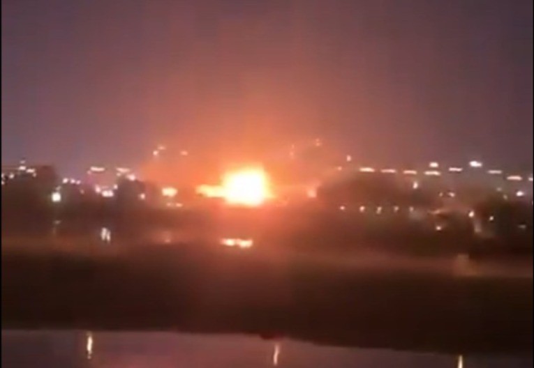 Pogođena američka ambasada u Bagdadu (VIDEO)