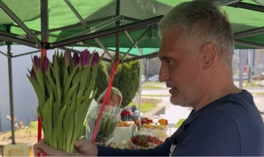 Aca Kos snimao Čedu kako na pijaci kupuje cvijeće, a onda se na mrežama pohvalio ovim