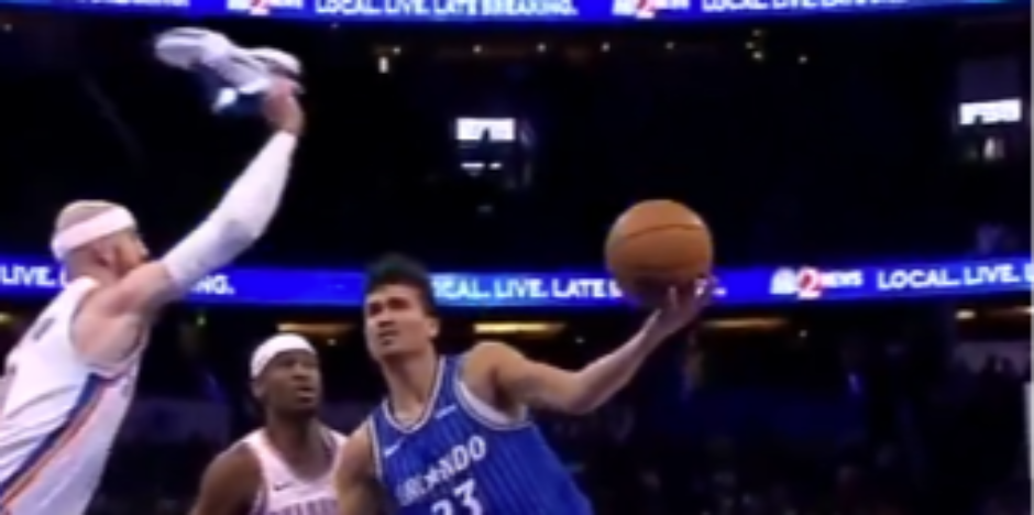 Bizaran potez u NBA ligi: Karuzo dobio tehničku grešku jer je pokušao da blokira šut patikom (VIDEO)