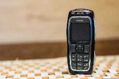 Digitalna nostalgija: Stari mobilni telefoni postaju neočekivan izvor zarade u 2026. godini