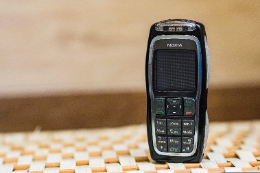 Digitalna nostalgija: Stari mobilni telefoni postaju neočekivan izvor zarade u 2026. godini