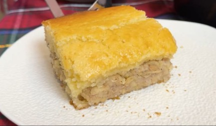 Recept za starinsku lenju pitu sa jabukama i orasima: Sočna i kremasta