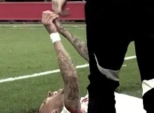 Jeziva scena u Ligi šampiona: Fudbaleru reklama otkinula pola prsta (VIDEO)