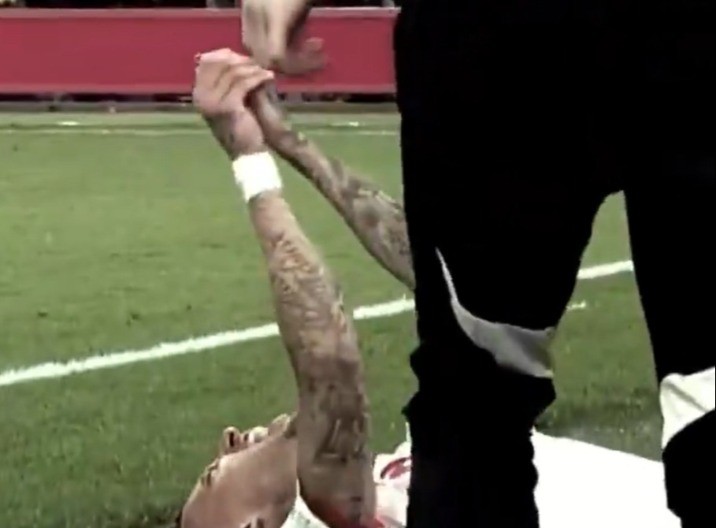 Jeziva scena u Ligi šampiona: Fudbaleru reklama otkinula pola prsta (VIDEO)